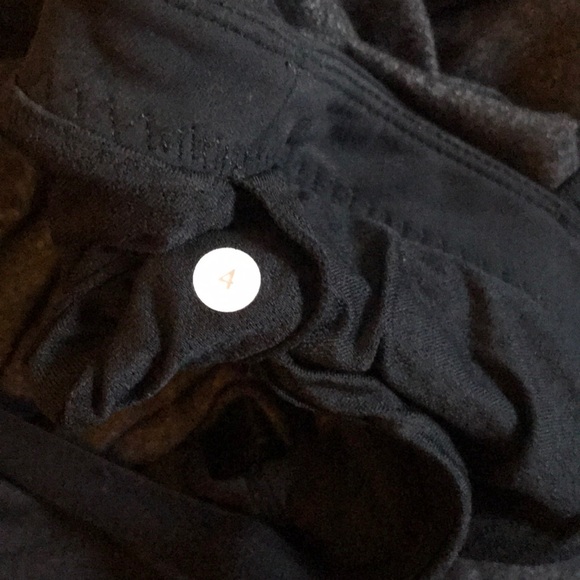 Lululemon tank top 4 black & grey loose - Picture 4 of 4